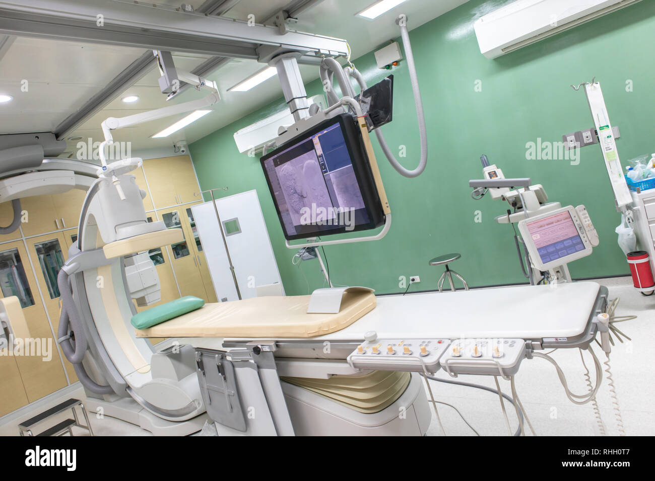 Digitale Subtraktionsangiographie, DSA-Labor, Op mit X-ray Medizintechnik im Krankenhaus. Stockfoto