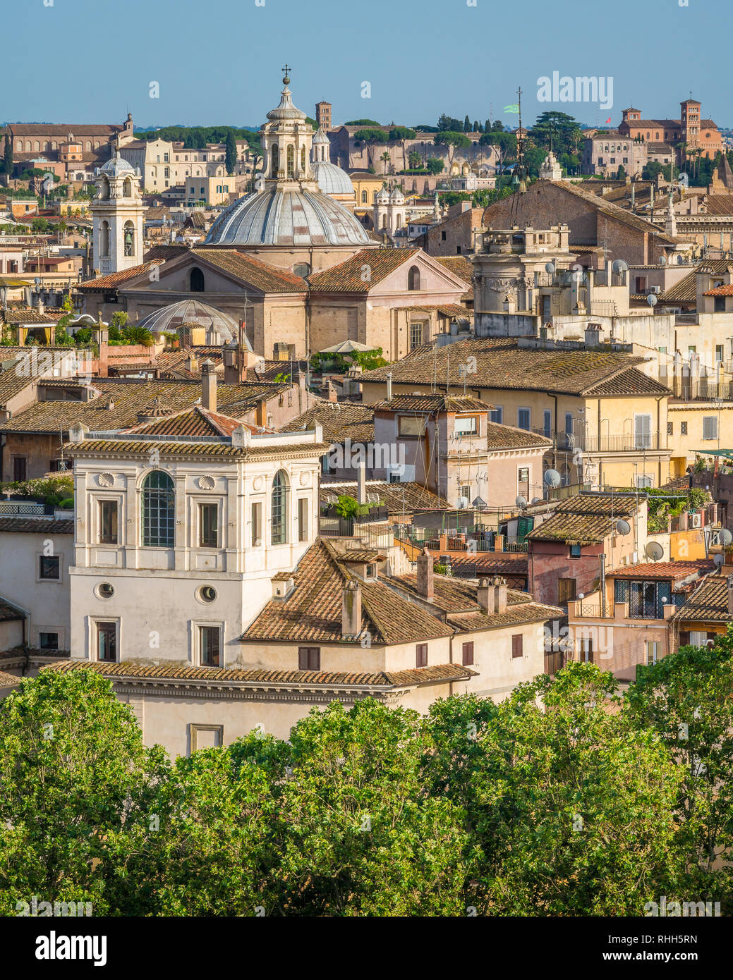 Skyline Roms als vom Castel Sant'Angelo an einem sonnigen Nachmittag gesehen. Stockfoto