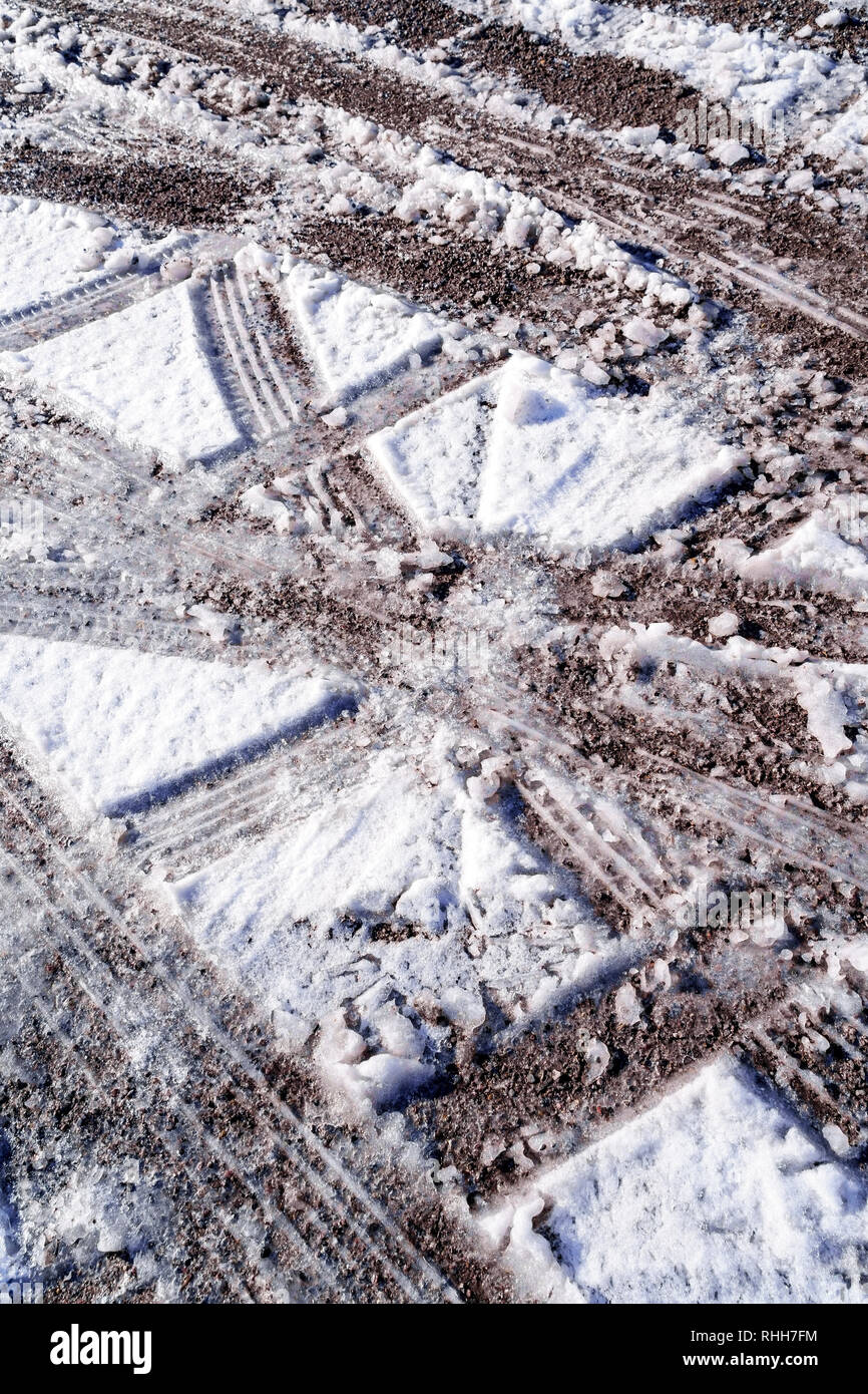 Fahrzeug Spuren im Schnee. Stockfoto