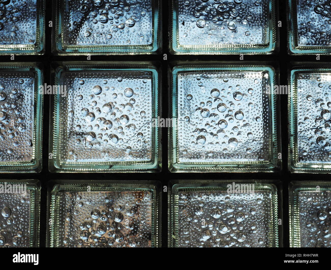 Glasbausteine Bausteine mit Bubble Muster in Fenster Architektur Detail Stockfoto