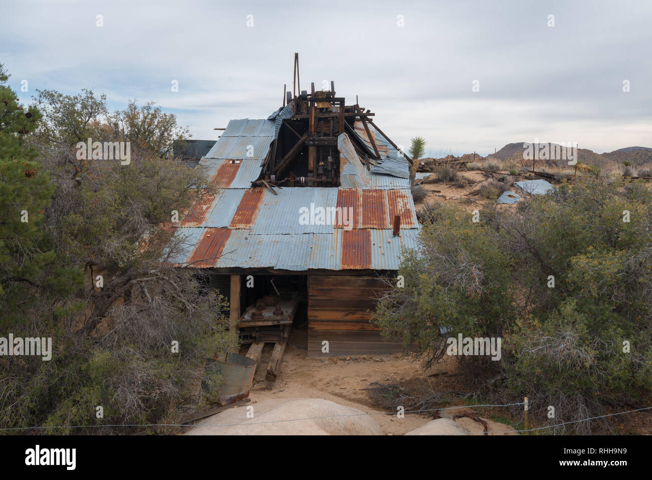 Alten, verlassenen Waschstation einer Mine auf der Wall Street Mill Wanderweg in Joshua Tree National Park, Kalifornien, USA Stockfoto