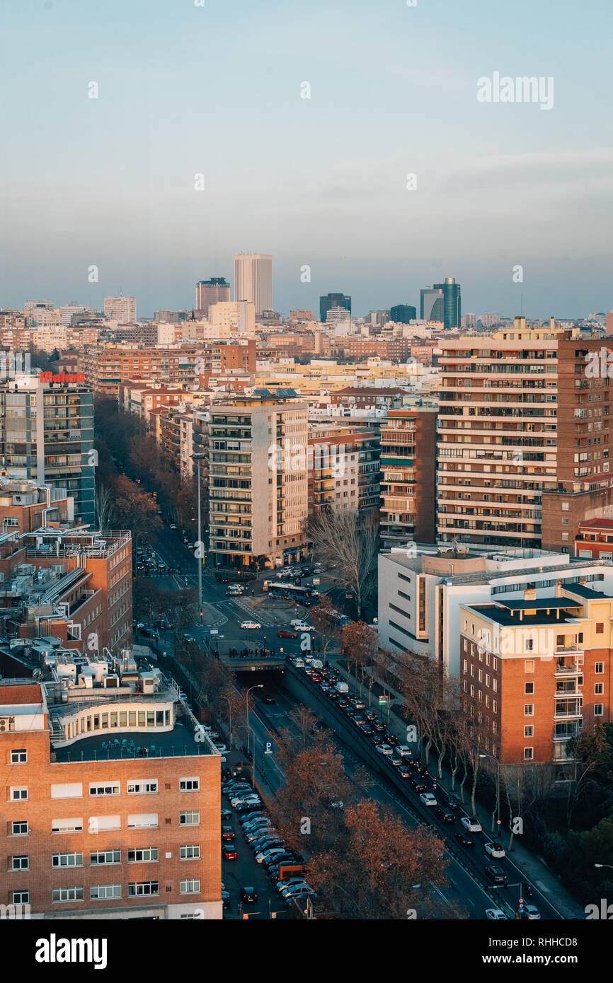 Urbane Stadtbild Blick von der Faro de Moncola, in Madrid, Spanien Stockfoto
