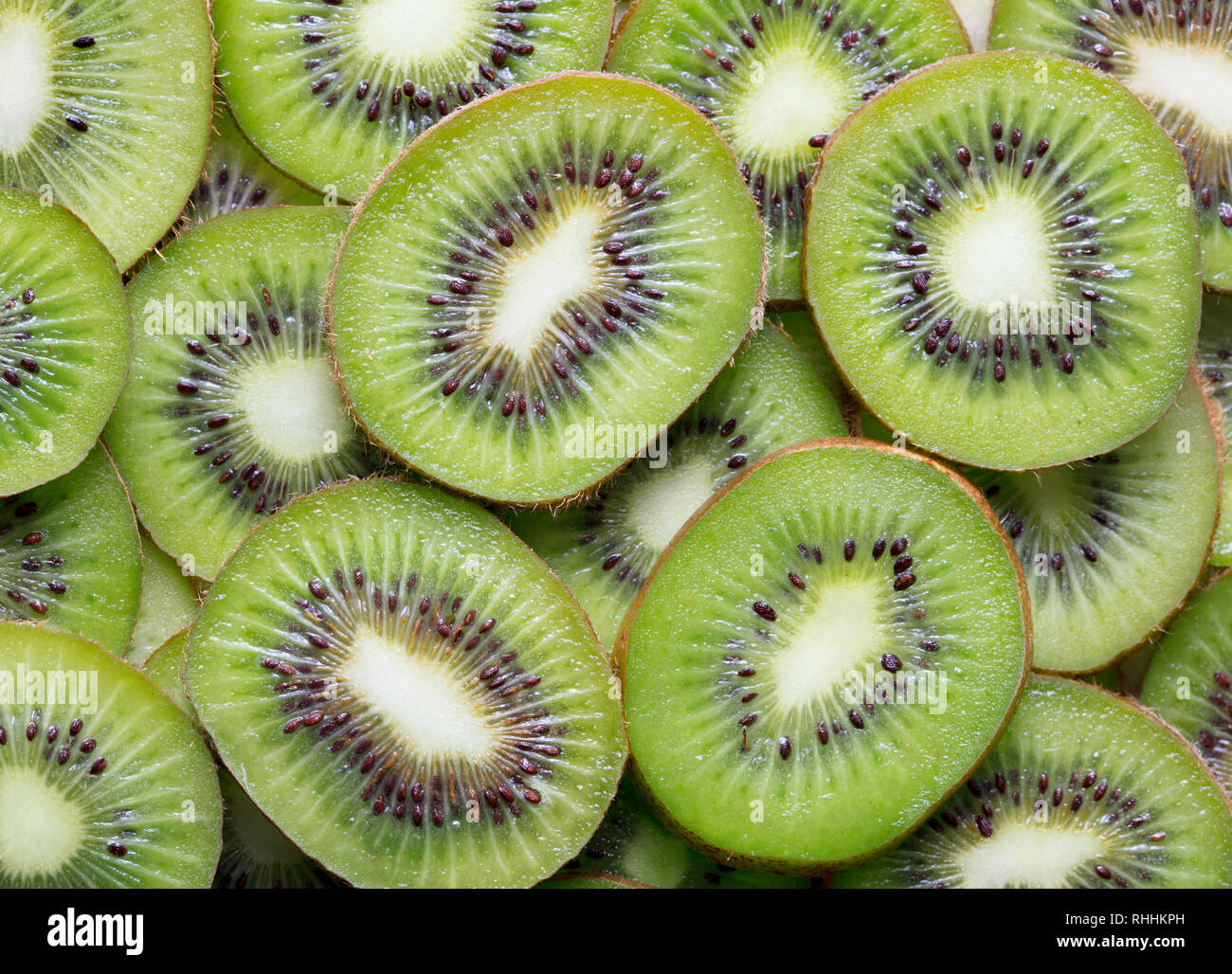 In Scheiben geschnittene Kiwis als strukturierten Hintergrund Stockfoto