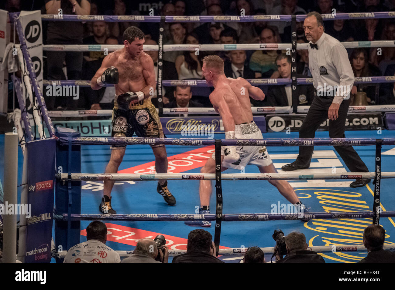 London, Großbritannien. 2 Feb, 2019. Sergio Garcia vs Ted Cheeseman. Europäische super welterweight Champion Titel in der O2 Arena. Credit: Guy Corbishley/Alamy leben Nachrichten Stockfoto