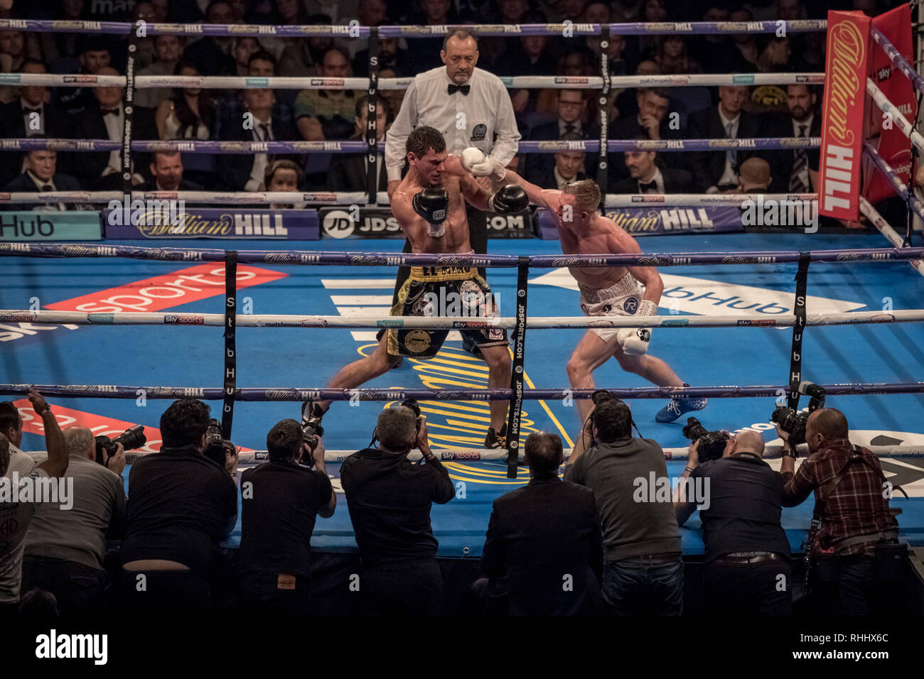 London, Großbritannien. 2 Feb, 2019. Sergio Garcia vs Ted Cheeseman. Europäische super welterweight Champion Titel in der O2 Arena. Credit: Guy Corbishley/Alamy leben Nachrichten Stockfoto