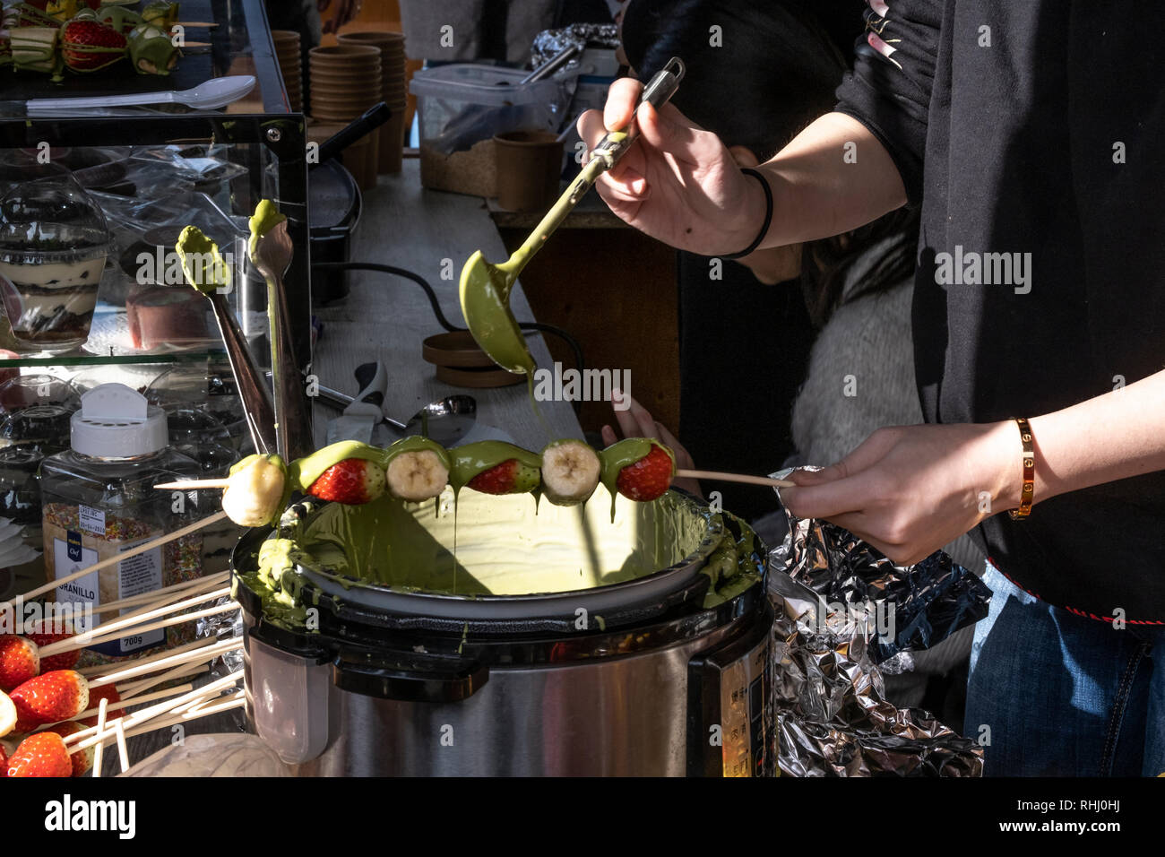 Barcelona, Spanien. 2. Feb 2019. Traditionelles Chinesisch Desserts sind während der Gastronomische Messe der Chinesischen Neue Jahr 2019 gesehen. Die chinesische Gemeinde in Barcelona feierte das Chinesische Neue Jahr 2019 durch den Bürgermeister von Barcelona, Ada Colau und andere kommunale Behörden begleitet. 2019 wird Glück für diejenigen, die nach dem Schwein geboren. Credit: SOPA Images Limited/Alamy leben Nachrichten Stockfoto