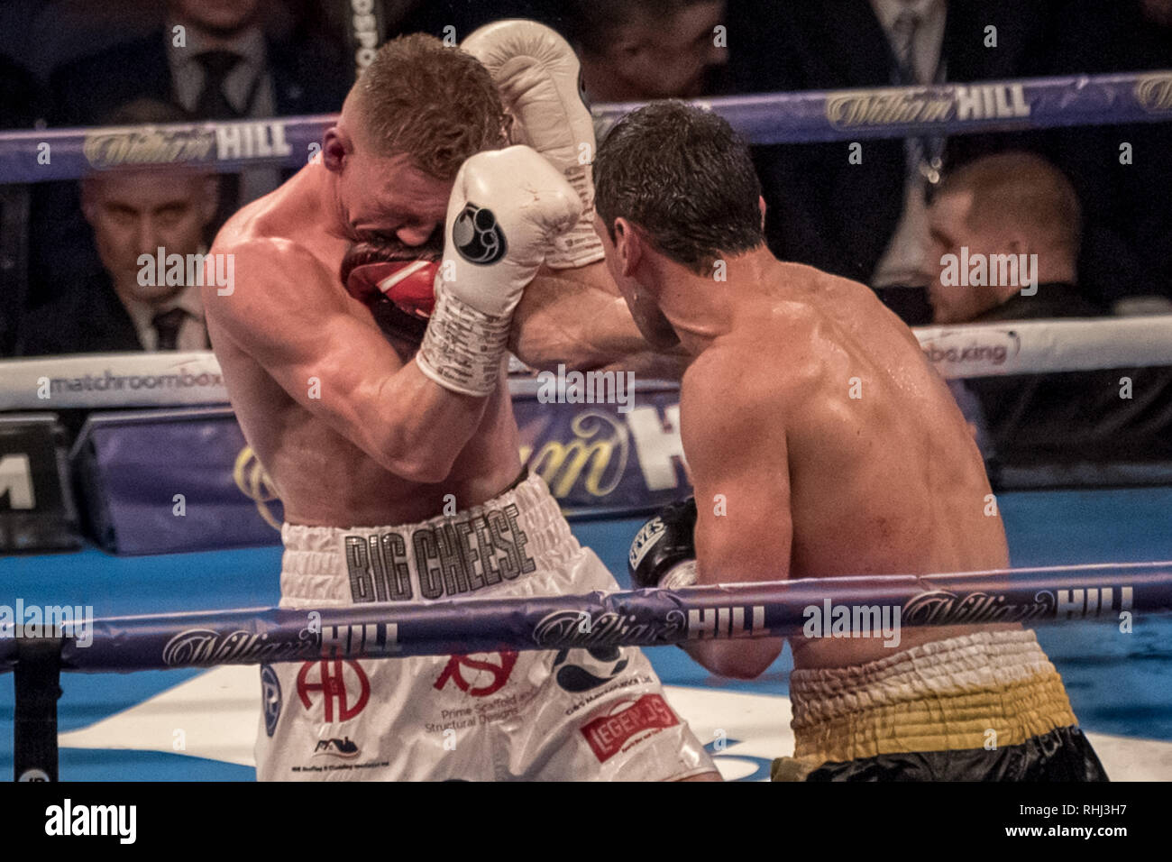 London, Großbritannien. 2 Feb, 2019. Sergio Garcia vs Ted Cheeseman. Europäische super welterweight Champion Titel in der O2 Arena. Credit: Guy Corbishley/Alamy leben Nachrichten Stockfoto