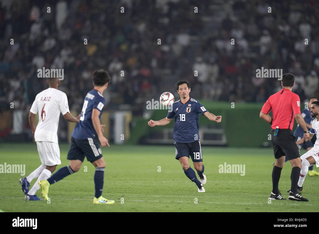 Abu Dhabi, VAE. 3. Feb 2019. Japans Tsukasa Shiotani während des AFC Asian Cup VAE 2019 Finale zwischen Japan 1-3 Katar an der Zayed Sports City Stadium in Abu Dhabi, Vereinigte Arabische Emirate, 1. Februar 2019. Credit: Toshihiro Kitagawa/LBA/Alamy leben Nachrichten Stockfoto