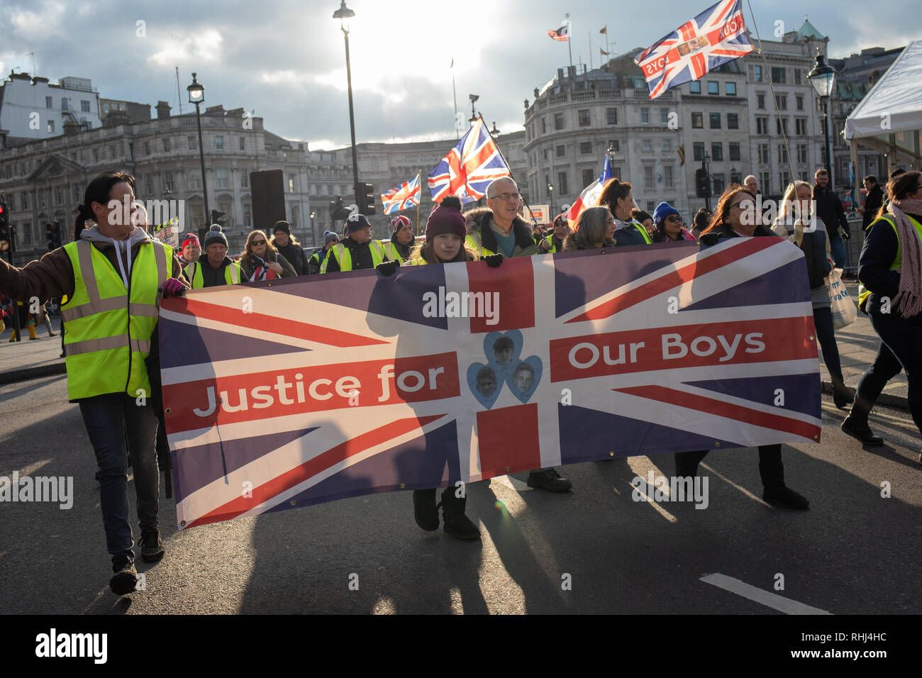 London, Großbritannien. 2. Feb 2019. Gelbe Westen haben sich auf den Straßen von London zur Unterstützung der Brexit gesammelt. Credit: Victor Storublev/Alamy leben Nachrichten Stockfoto