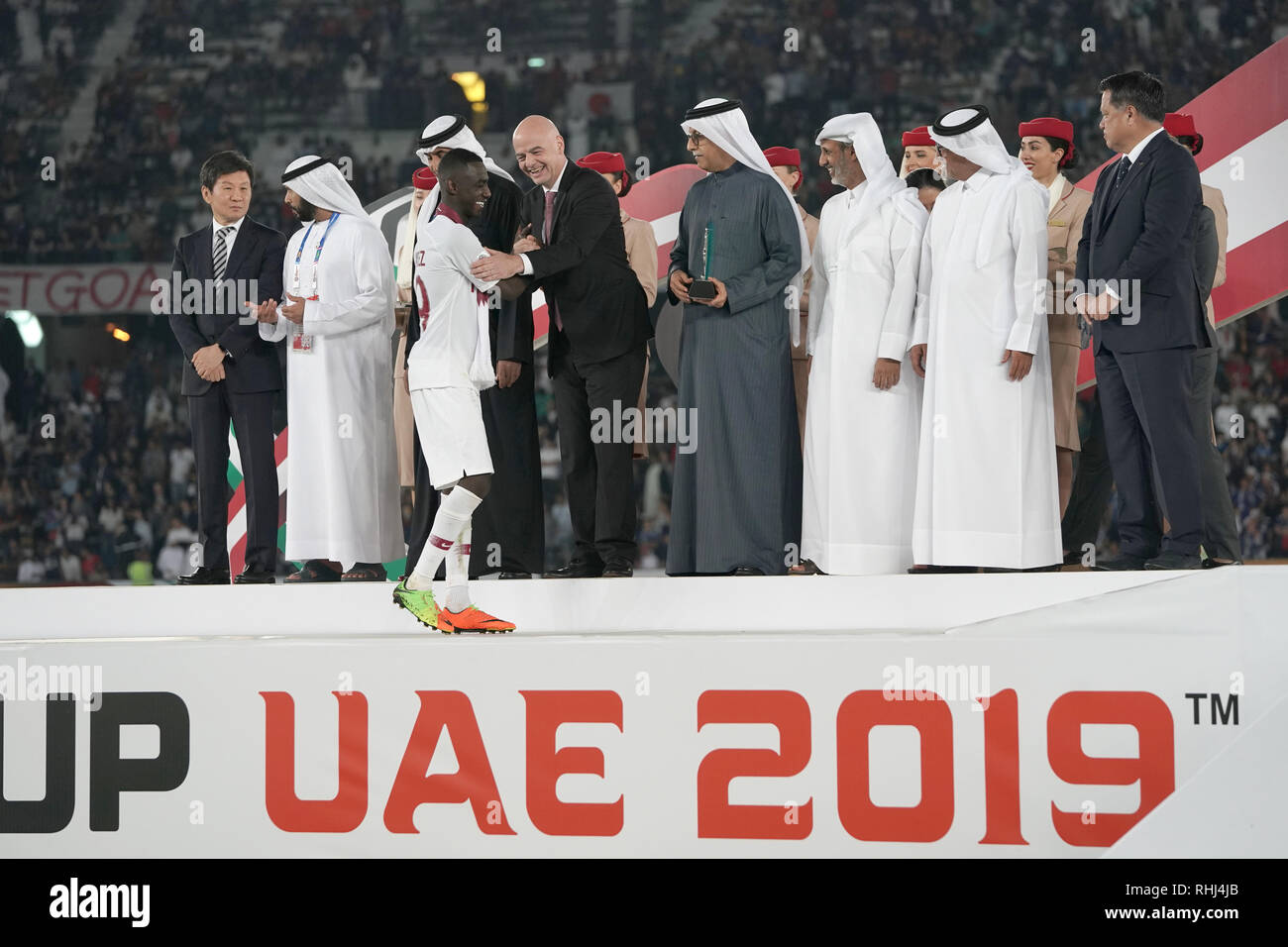 Abu Dhabi, VAE. 3. Feb 2019. Katar Almoez Ali während des AFC Asian Cup VAE 2019 Preisverleihung an der Zayed Sports City Stadium in Abu Dhabi, Vereinigte Arabische Emirate, 1. Februar 2019. Credit: Toshihiro Kitagawa/LBA/Alamy leben Nachrichten Stockfoto