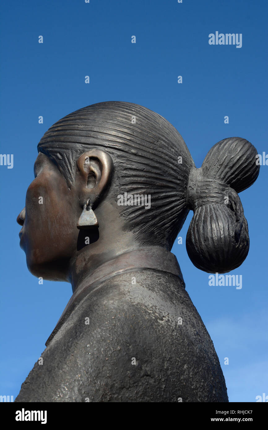 Eine Bronzeskulptur von chiricahua Apache Bildhauer Allan Houser Titel "Homeward Bound" im Museum für Indische Kunst & Kultur in Santa Fe, New Mexico Stockfoto