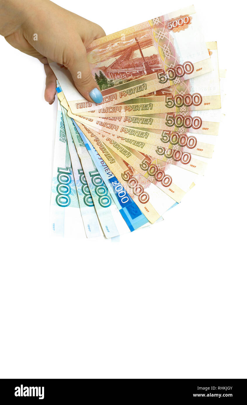 Frau Hand hält Papier russische Geld. Russischer Rubel Banknoten Bargeld. Auf weissem Hintergrund. Vertikale Rahmen Orientierung Stockfoto