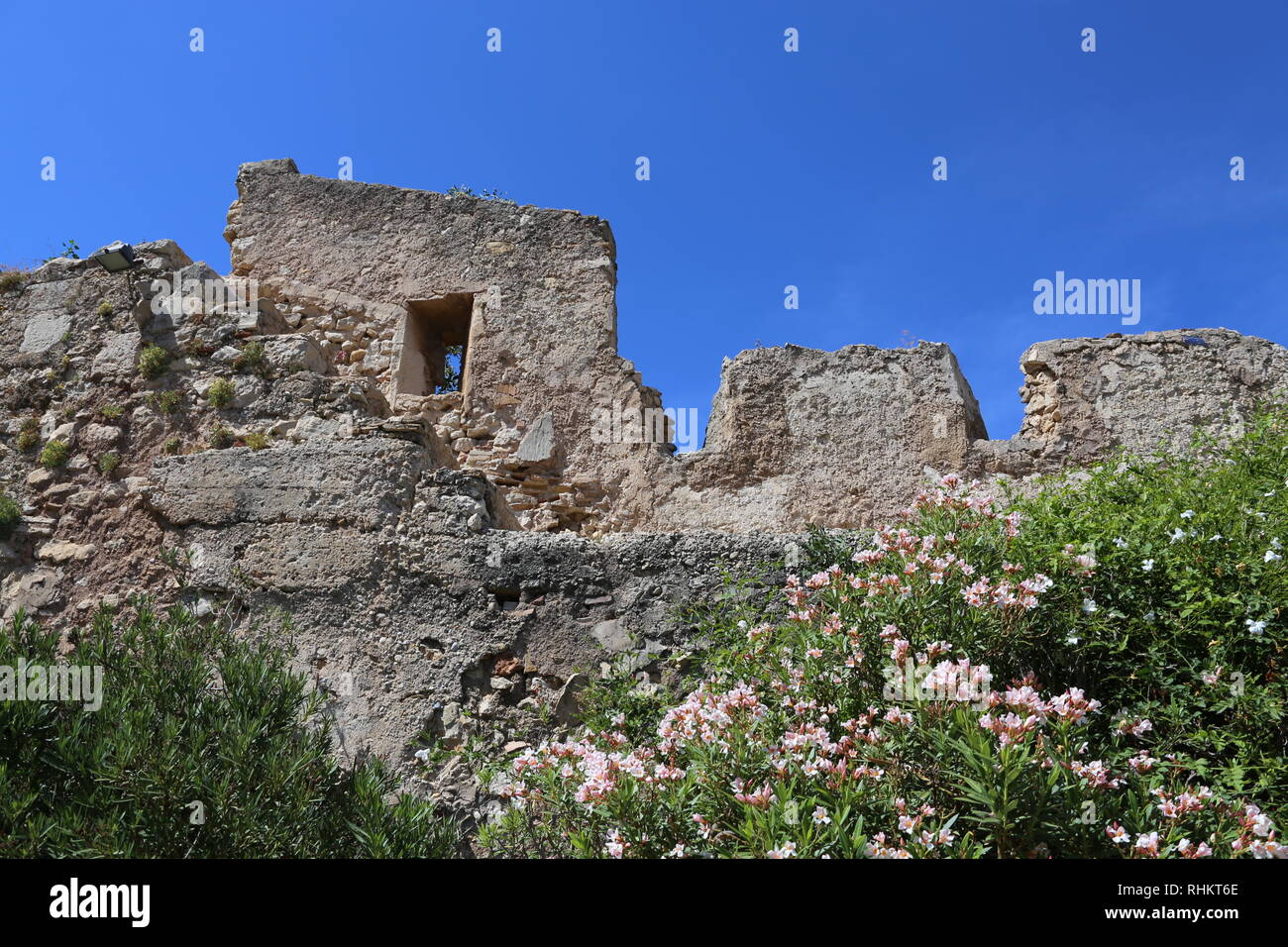 Alte Mauer Ruinen als Teil der Festung von Papst Alexander VI (Borgia), in Xàtiva, Spanien Stockfoto