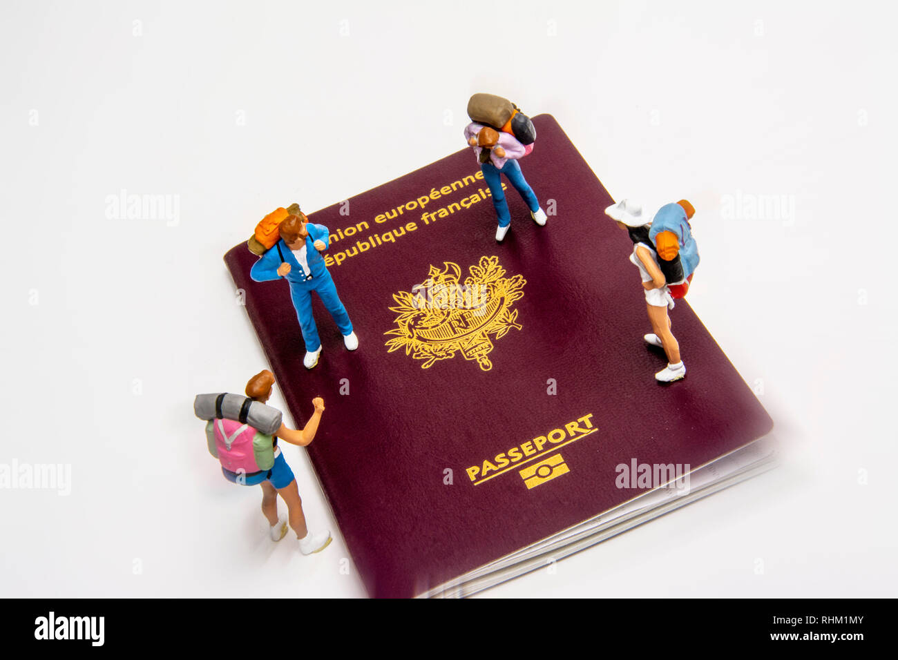 Passeport und Wanderer in Figuren (Konzept) Stockfoto