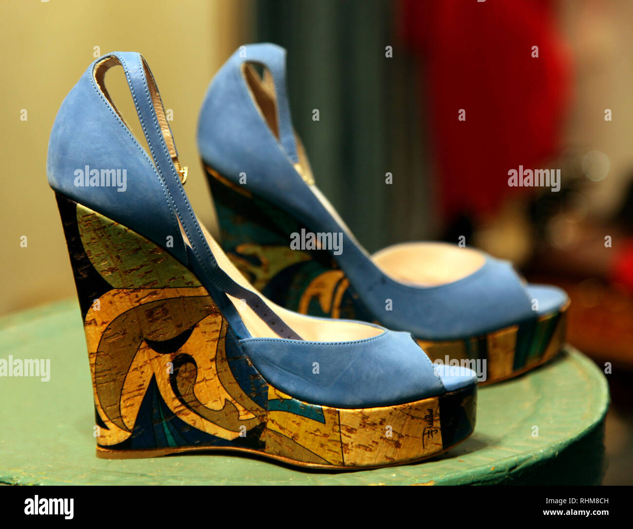 Plattform Schuhe von Pucci, im Verkauf bei der Store Yard, Portlaoise, Irland Stockfoto