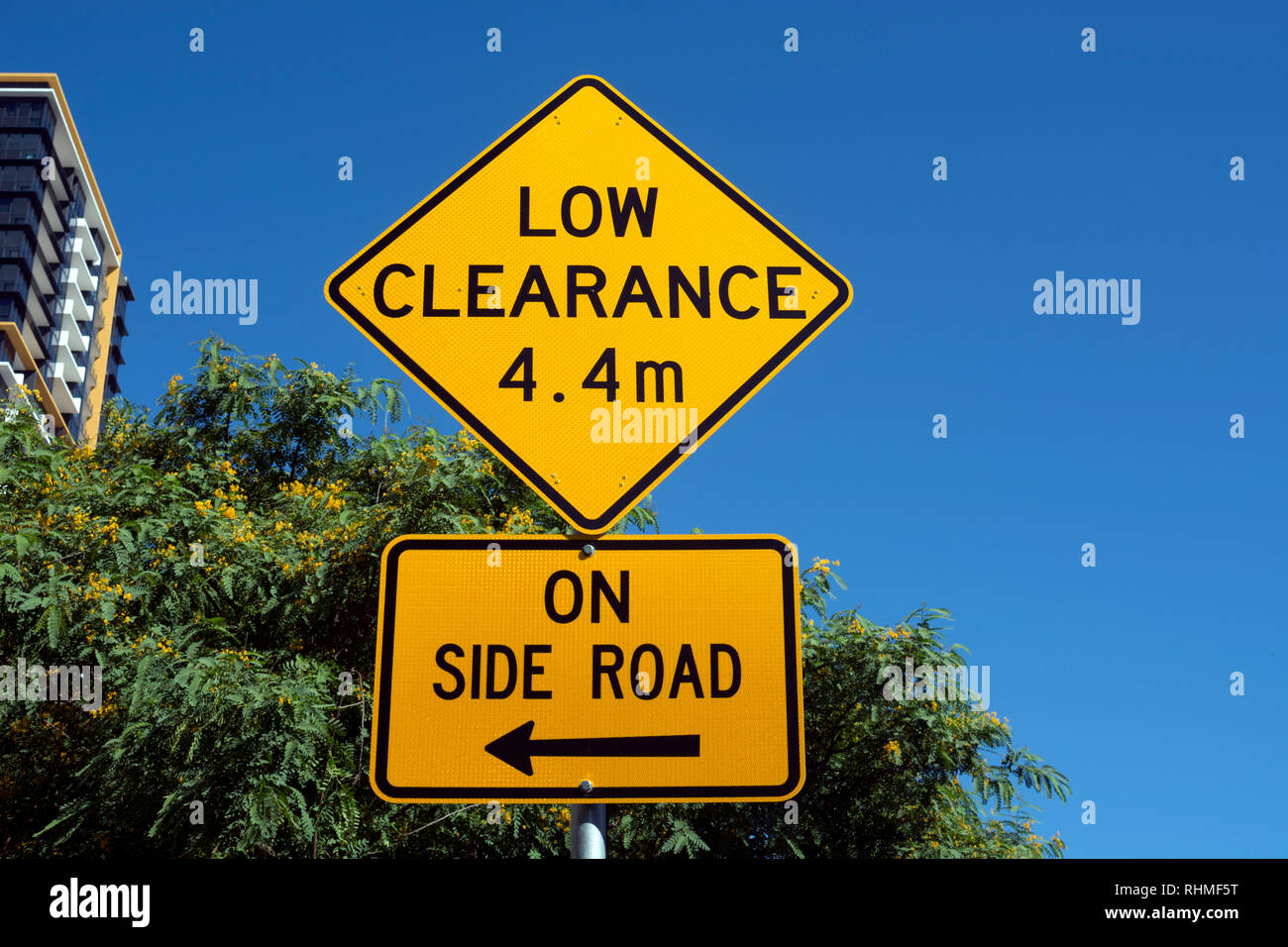 Low Clearance Schild, Brisbane, Queensland, Australien Stockfoto