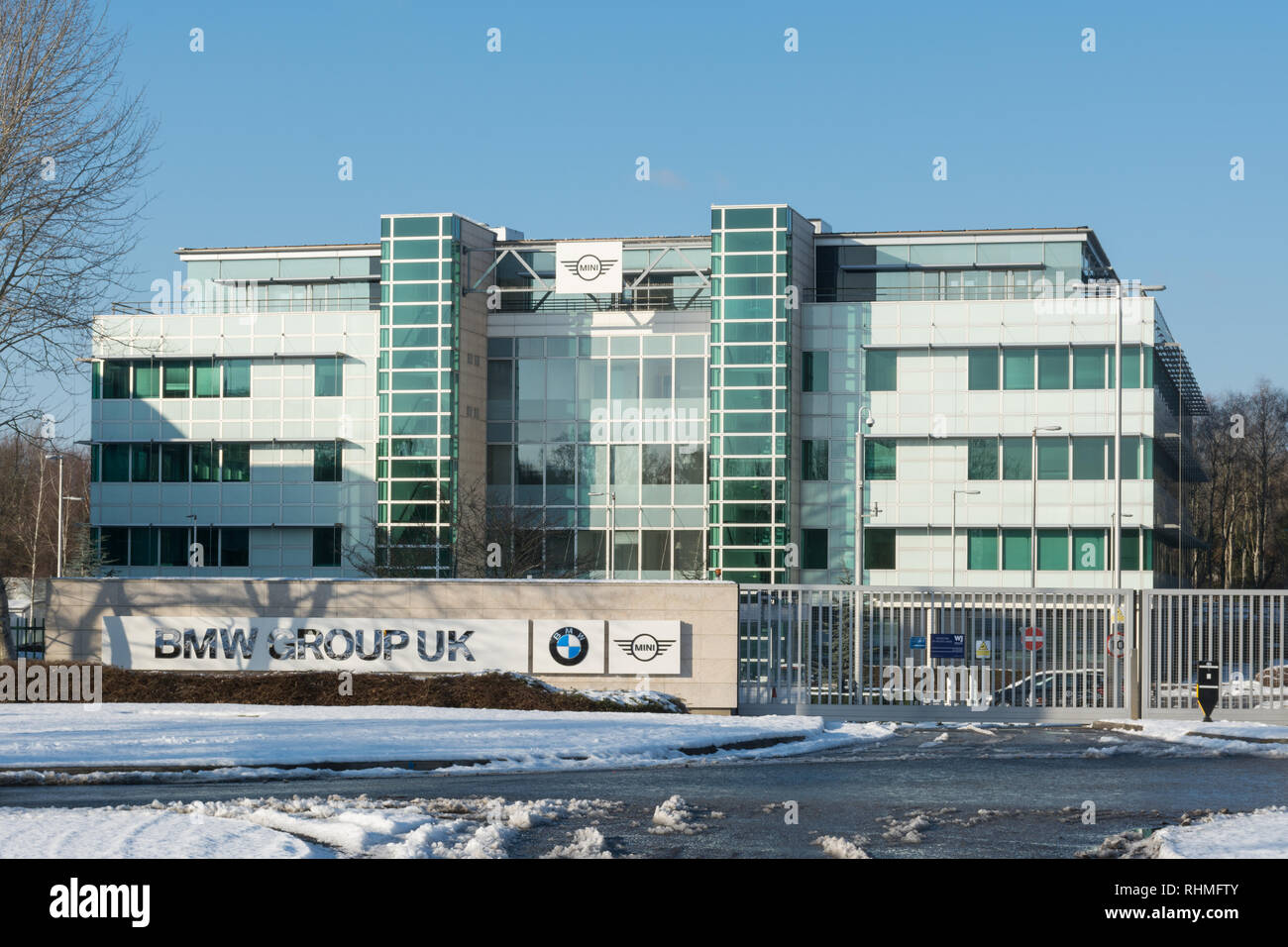 Farnborough head Office (Büros) von BMW und Mini Autos. Hauptsitz der BMW Group National Sales und Corporate Communications, Hampshire, Großbritannien Stockfoto