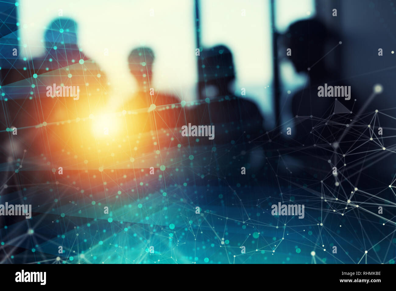 Abstrakte Internetverbindung Netzwerk Hintergrund mit Silhouette von Business Team Stockfoto
