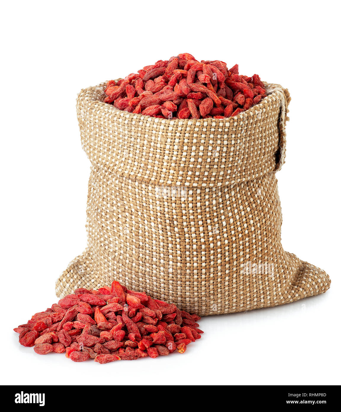 Getrocknete Goji Beeren im Sack auf weißem Hintergrund Stockfoto