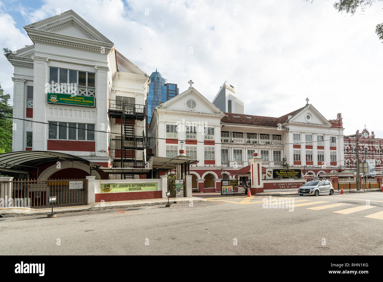 Ein Blick auf die Fassade des St. John's International School in Kuala Lumpur, Malaysia. Stockfoto