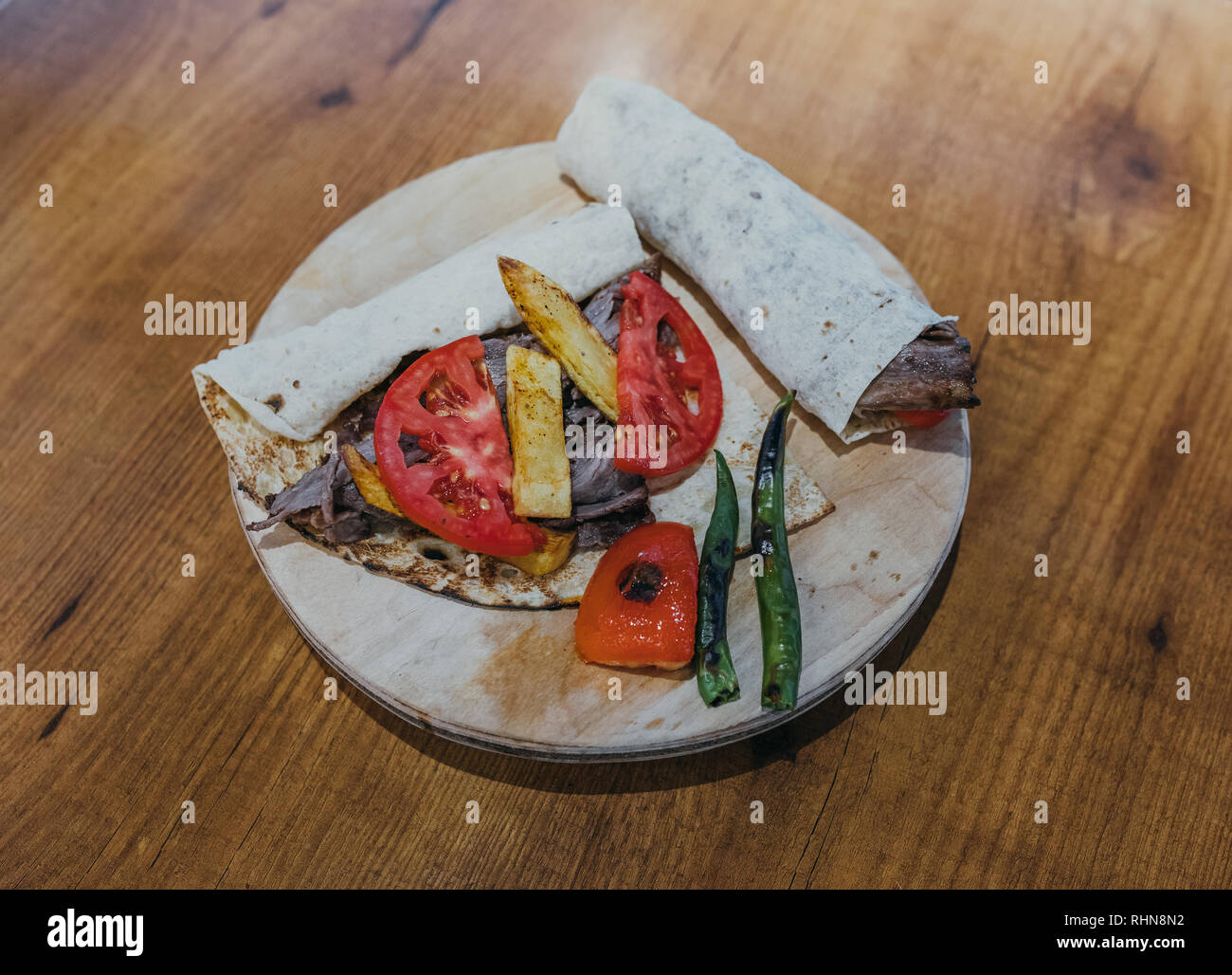 Türkische Döner wrap, Shawarma oder Gyros. Traditionelle türkische ...