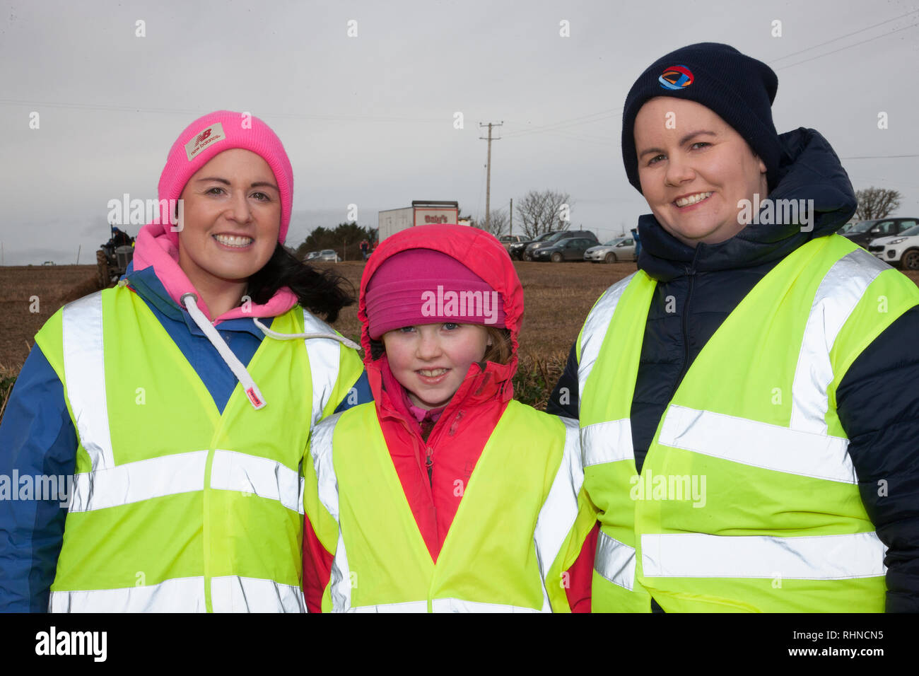 Kilbrittain, Cork, Irland. vom 3. Februar 2019. Ber Hayes, alten Kopf, Ava Deane mit ihrer Mutter Caroline Deane, Kilbrittain an der West Cork Verein Pflügen pflügen Spiel im Kilbrittain, Co Cork, Irland Quelle: David Creedon/Alamy leben Nachrichten Stockfoto