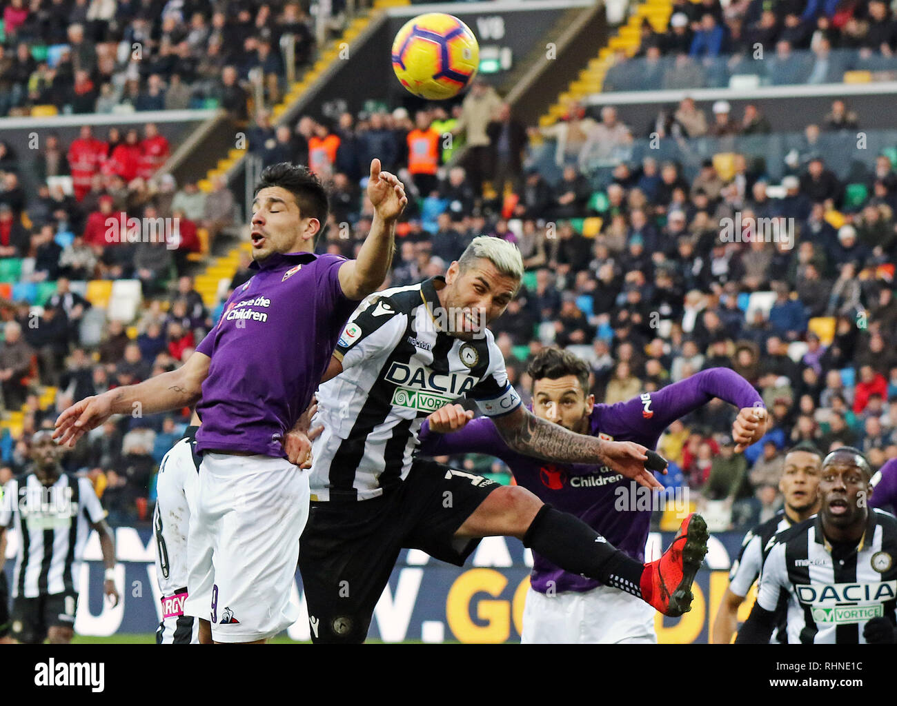 Udine, Italien. 03 Feb, 2019. Foto LaPresse/Andrea Bressanutti 03.02.2019 Udine (Italia) Sport Calcio Udinese vs Fiorentina - Campionato di calcio Serie A 22^ Giornata - Stadio" Dacia Arena" Nella Foto: simeone, LaPresse beherami Foto/Andrea Bressanutti 03 Februar, 2019 Udine (Italien) Sport Fussball Udinese vs Fiorentina - Italienische Fußball-Liga einen 22^Tag - "Dacia Arena" Stadion der Pic: simeone, beherami Credit: LaPresse/Alamy leben Nachrichten Stockfoto