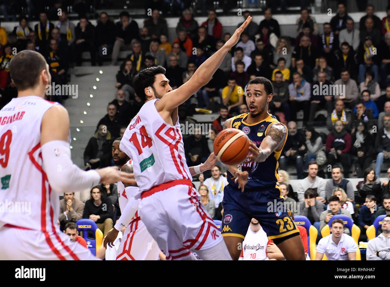 Turin, Italien. 03 Feb, 2019. Dallas Moore (auxilium Fiat Torino) während der lega BASKET SERIE A 2018/19 basketball Match zwischen FIAT AUXILIUM TORINO vs GRISSIN BON REGGIO EMILIA bei PalaVela 3 Februar, 2019 in Turin, Italien. Quelle: FABIO UDINE/Alamy leben Nachrichten Stockfoto