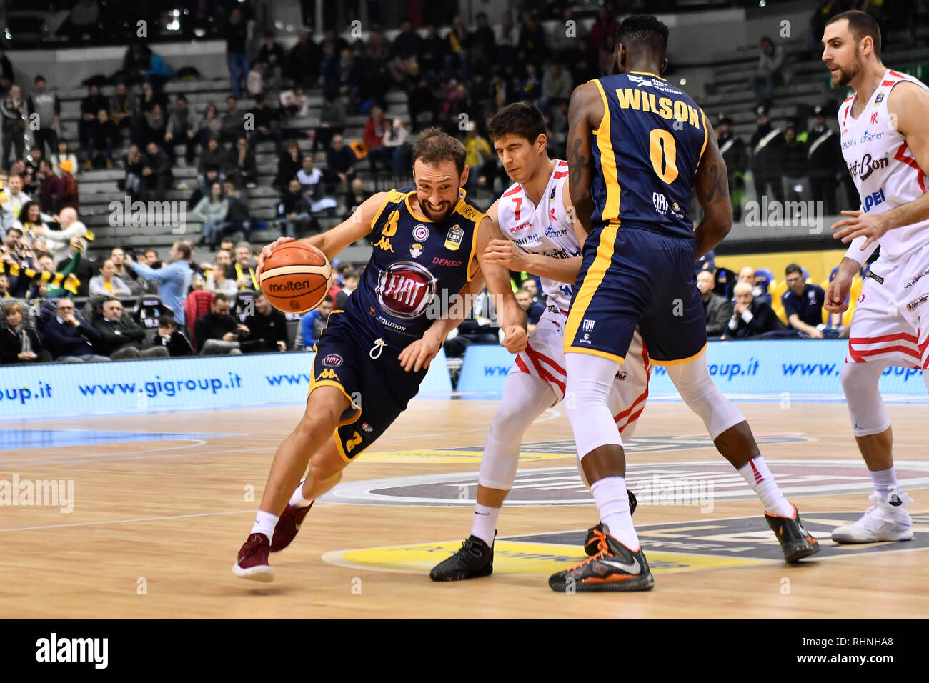 Turin, Italien. 03 Feb, 2019. Giuseppe Poeta (auxilium Fiat Torino) während der lega BASKET SERIE A 2018/19 basketball Match zwischen FIAT AUXILIUM TORINO vs GRISSIN BON REGGIO EMILIA bei PalaVela 3 Februar, 2019 in Turin, Italien. Quelle: FABIO UDINE/Alamy leben Nachrichten Stockfoto