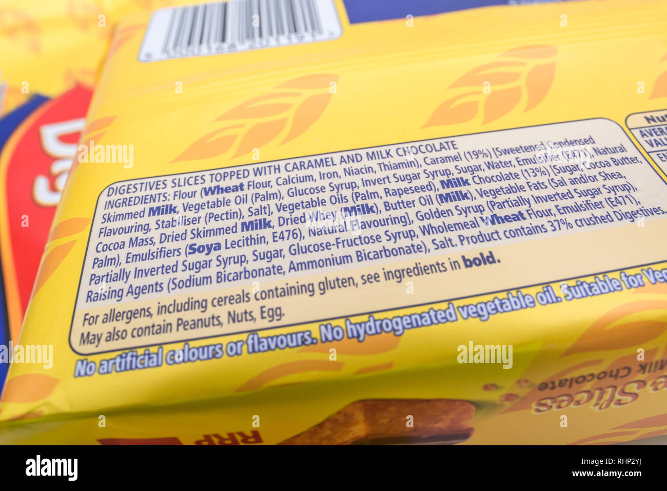 Makro Nahaufnahme Zutat Label/food Label von McVitie's Digestifs Karamell  Millionaire Scheibe, mit dem Lebensmittelzusatzstoff E-Nummern & Inhalt.  Die Etikettierung von Lebensmitteln Stockfotografie - Alamy