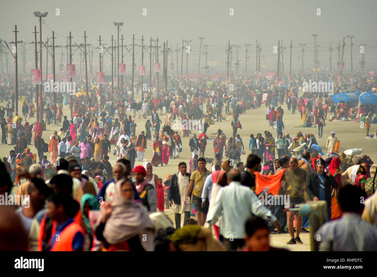 Riesige Menge der Pilger während der pilgerfahrt gesehen. Kumbh Mela, einer der größten Gemeinde des Menschen auf der Erde. 3 crore Leute werden erwartet am Tag der zweiten Shahi Snan am 4. Februar und Arrangements sind entsprechend in Prayagraj gemacht. Stockfoto