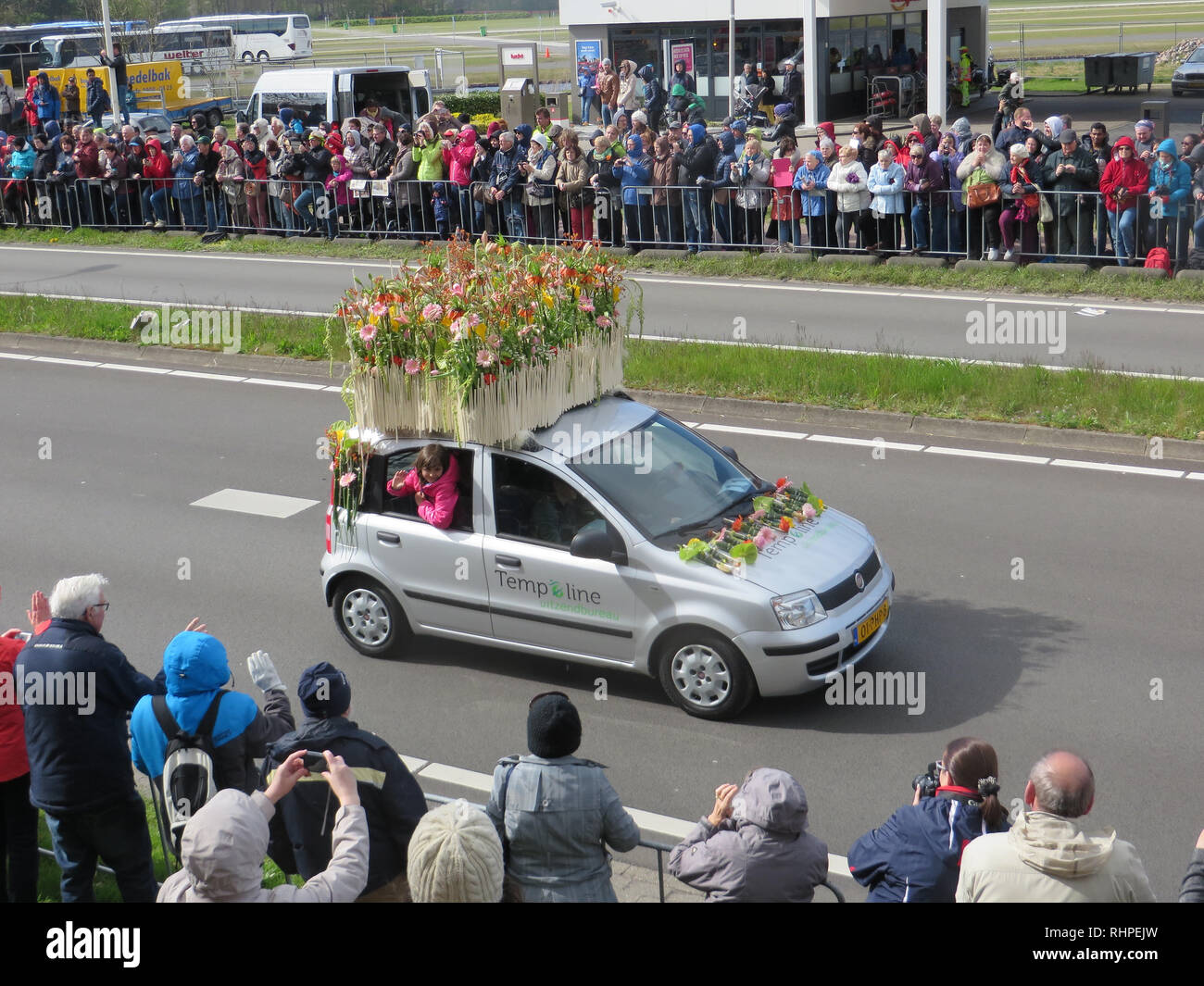 Bloemencorse Blumenkorso in Leiden, Niederlande, in der Nähe des Keukenhofs. Stockfoto