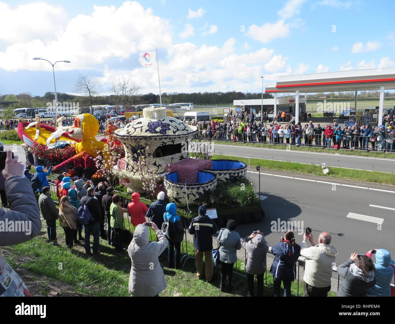 Bloemencorse Blumenkorso in Leiden, Niederlande, in der Nähe des Keukenhofs. Stockfoto