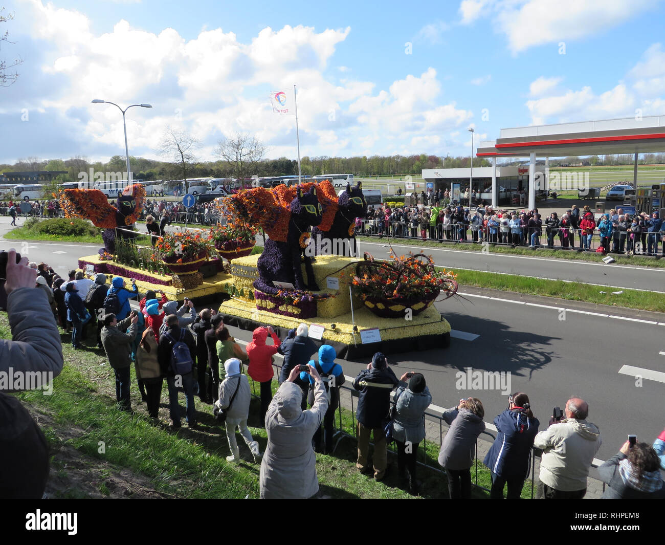 Bloemencorse Blumenkorso in Leiden, Niederlande, in der Nähe des Keukenhofs. Stockfoto