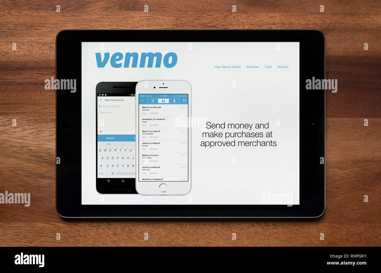 Die Website von Venmo gesehen auf einem iPad Tablet, der ruht auf einem Holztisch (nur redaktionelle Nutzung). Stockfoto