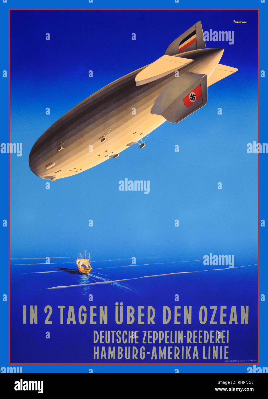 Vintage Travel Plakat in Deutscher Sprache für Deutsche Zeppelin Dienstleistungen über den Atlantik zwischen Hamburg und in den USA in zwei Tagen zu fördern durch die Deutsche Zeppelin Reederei (Deutsche Zeppelin Transportunternehmen/DZR) Hamburg-Amerika Linie/In zwei Tagen Uber den Ozean. Design von Anton von einem Zeppelin mit der deutschen NS-Hakenkreuz Fahnen über Meer über ein Segelschiff fliegen. Die dzr wurde 1935 die transatlantischen Personenverkehr und fördernden Flüge innerhalb Europas in drei Luftschiffe gegründet. Graf Zeppelin Hindenburg und Graf Zeppelin II Stockfoto