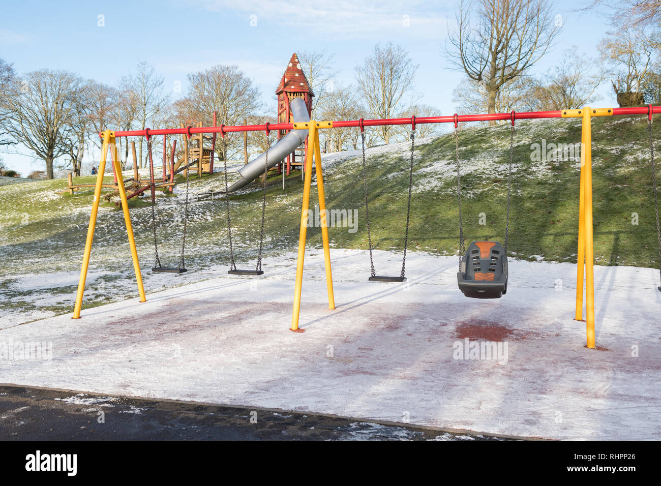 Zugang für Behinderte Schaukelsitz in der Kinder spielen im Park in Duthie Park, Aberdeen, Schottland, UK Stockfoto