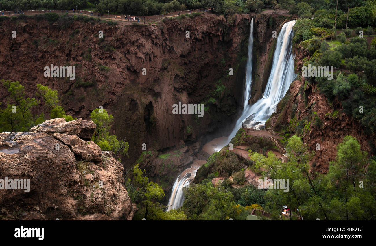 Ouzoud Wasserfälle (Cascades d'Ouzoud) im Grand Atlas Dorf Tanaghmeilt befindet sich in der Provinz Azilal in Marokko, Afrika. Stockfoto