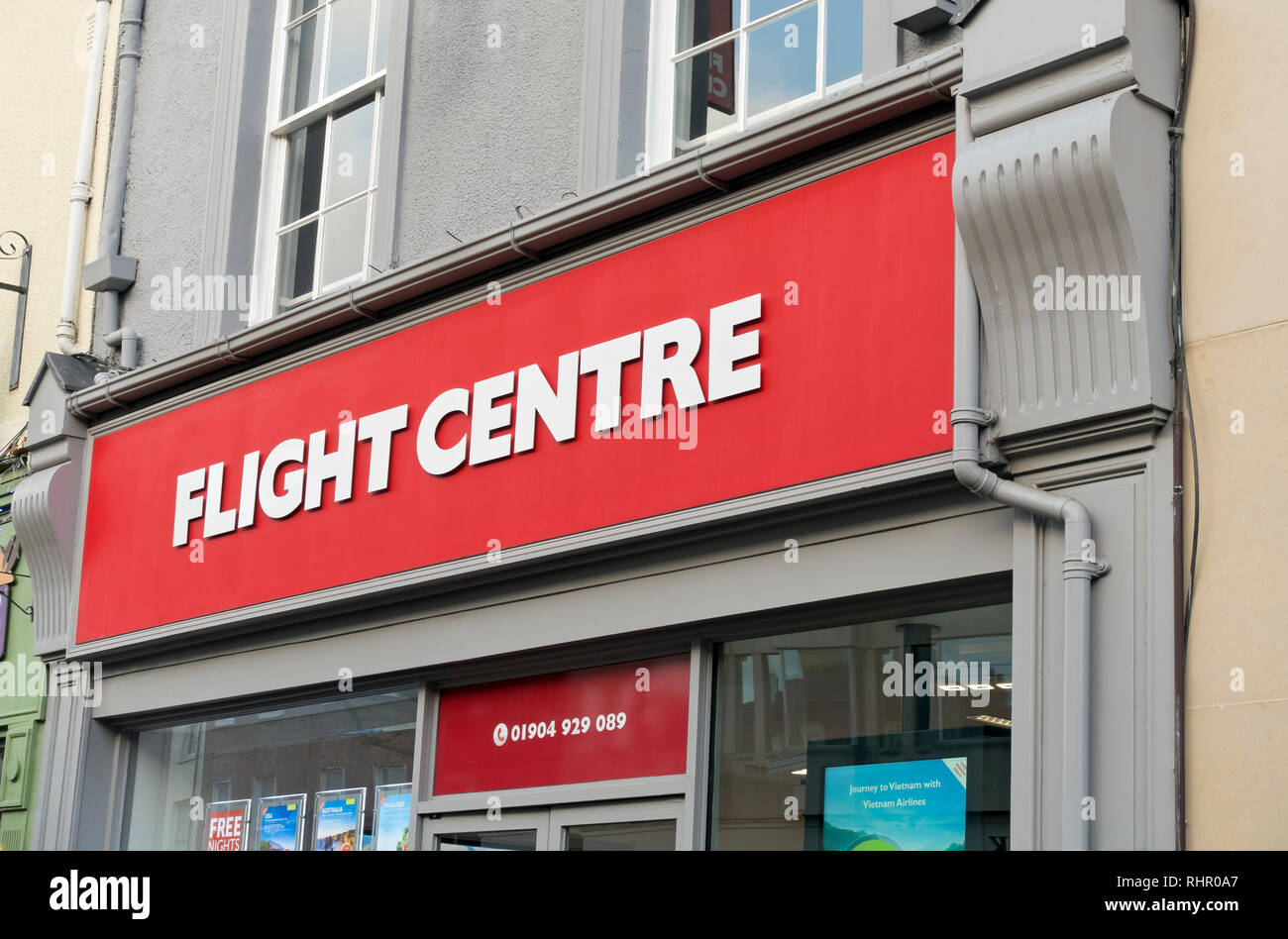 Nahaufnahme des Reisebüros Flight Center Reisebüro Ladenschild York North Yorkshire England Großbritannien GB Großbritannien Stockfoto