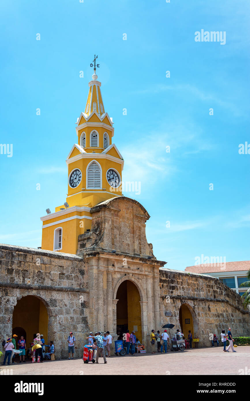 CARTAGENA, KOLUMBIEN - 23. Mai: Anbieter vor der Clock Tower Gate in Cartagena, Kolumbien am 23. Mai 2016 Stockfoto