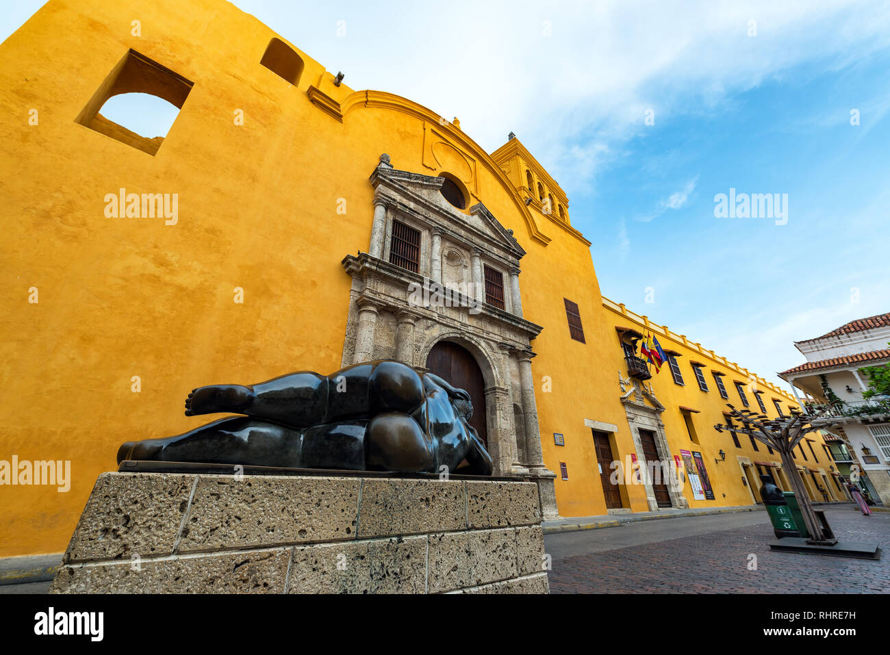 CARTAGENA, KOLUMBIEN - 25. Mai: Gertrudis Statue von Fernando Botero vor der Kirche Santo Domingo in Cartagena, Kolumbien am 25. Mai 2016 Stockfoto