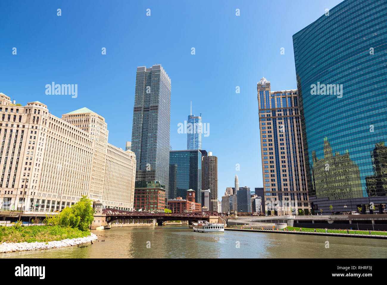 CHICAGO - 12. Mai: Merchandise Mart und Downtown Chicago am 12. Mai 2017 Stockfoto