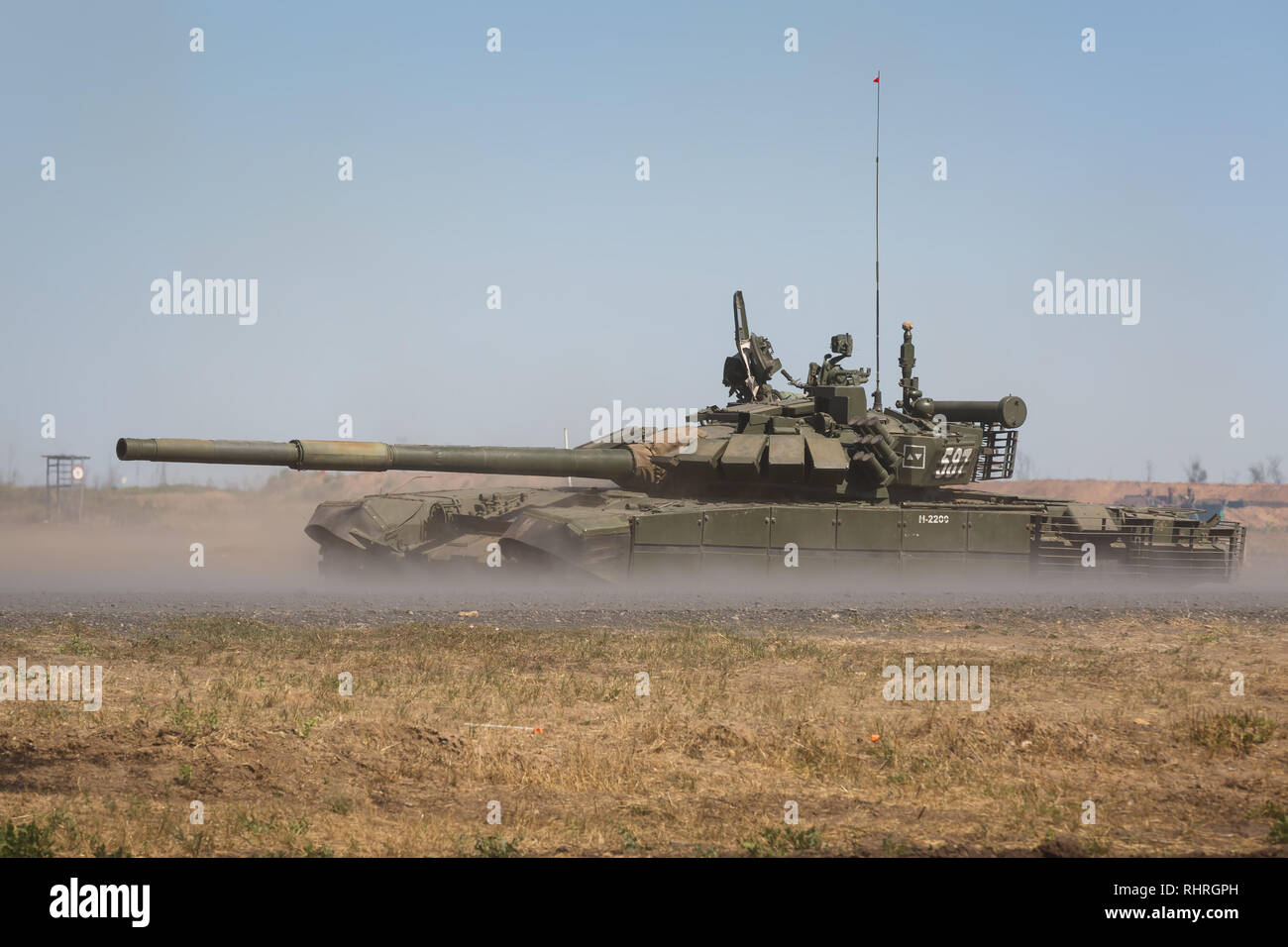 Internationale militärische technische Forum Armee 2018. Russische moderne T-90 Tank bewegt sich auf dem Truppenübungsplatz Stockfoto