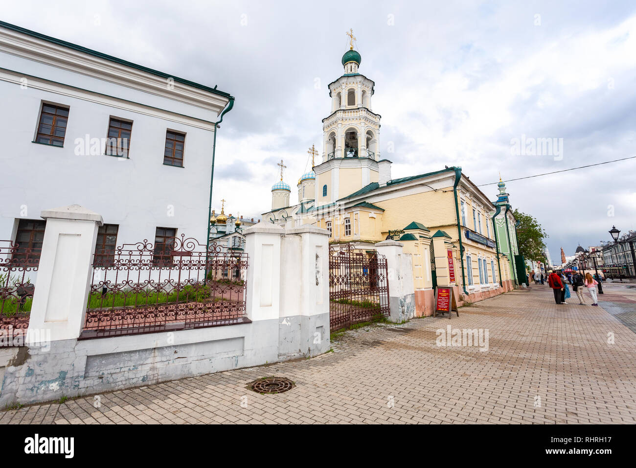 Kazan, Russland - 10. Juni 2018: Tempelanlage von St. Nikolaus Kathedrale auf Bauman Fußgängerzone in Kazan Stadt im Sommer Tag Stockfoto