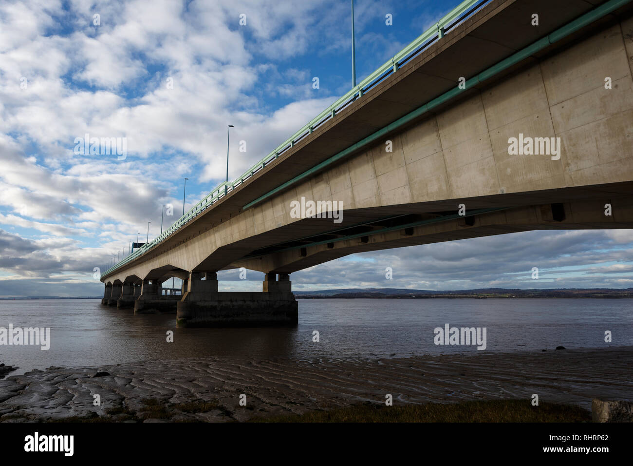 Severn Bridge, die auch als der Prinz von Wales Bridge bekannt, die die Autobahn M4 von Gloucestershire in England Gwent in Wales Stockfoto