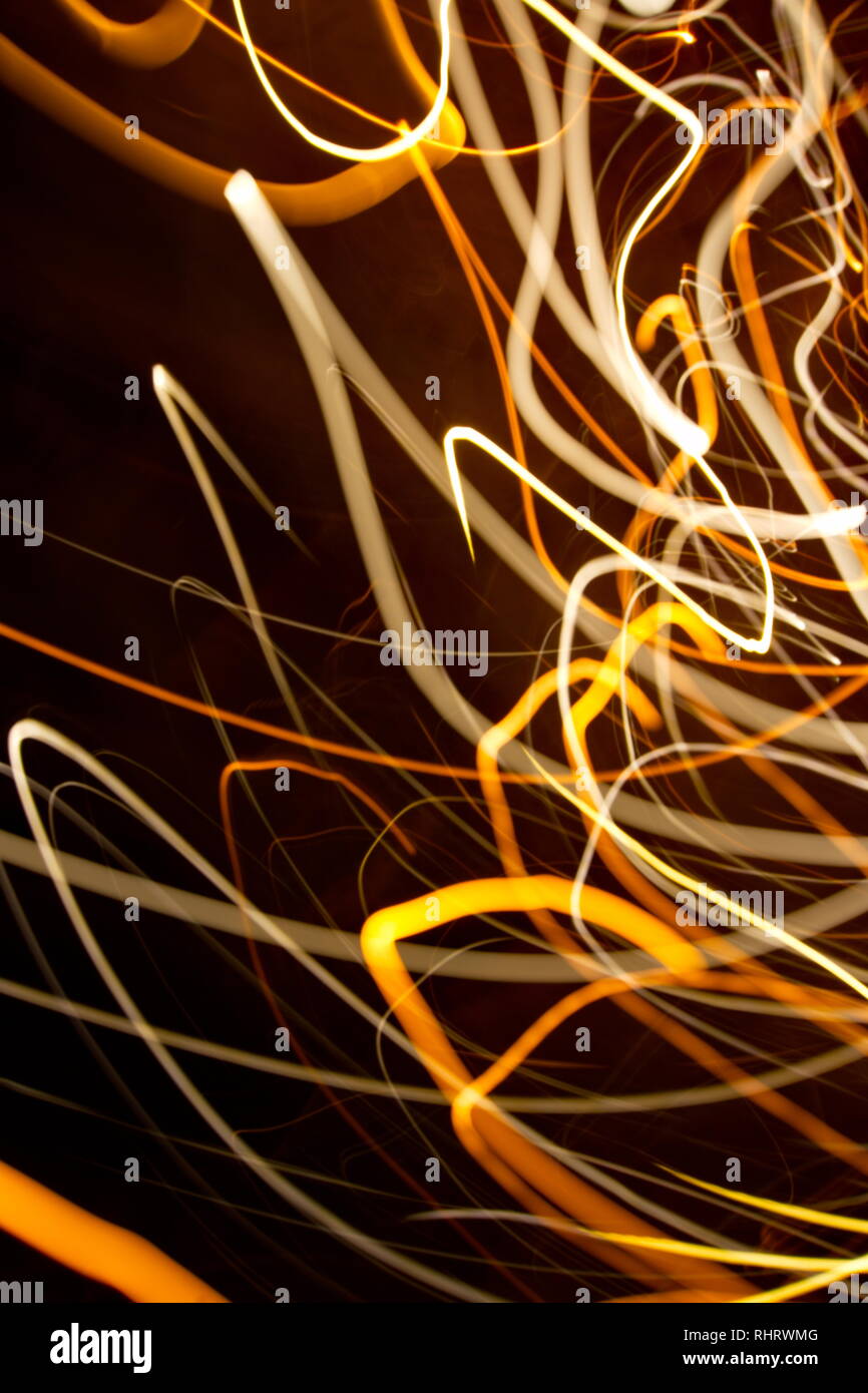 Abstrakte Licht Malerei Fotografie, Kurven und Wellen abstrakt Licht vor einem schwarzen Hintergrund Stockfoto