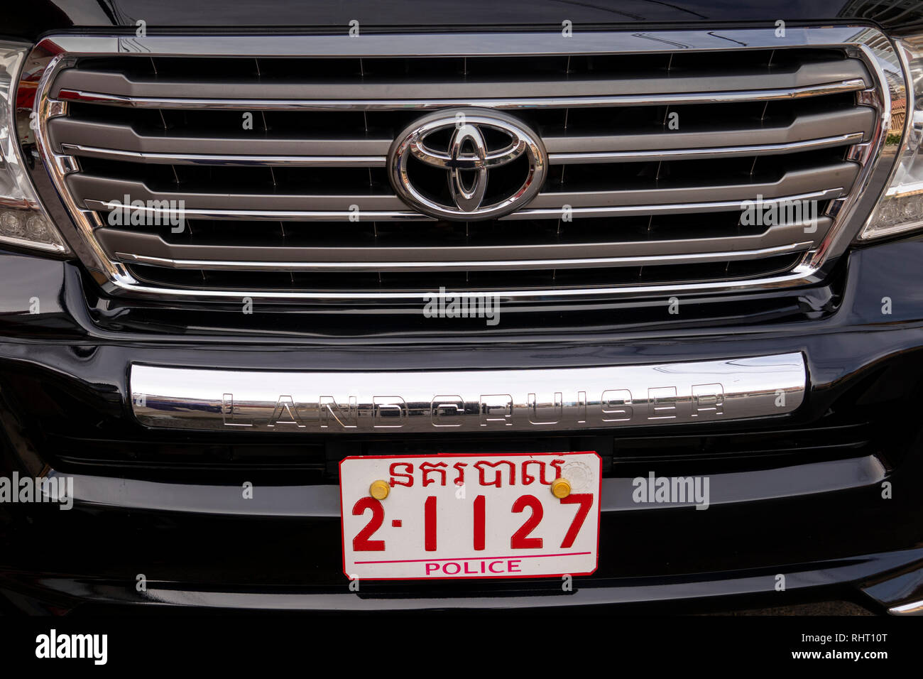 Kambodscha, Phnom Penh, Street 350, Phnom Penh Polizei Auto Kennzeichen auf Toyota Landcruiser Fahrzeug Stockfoto