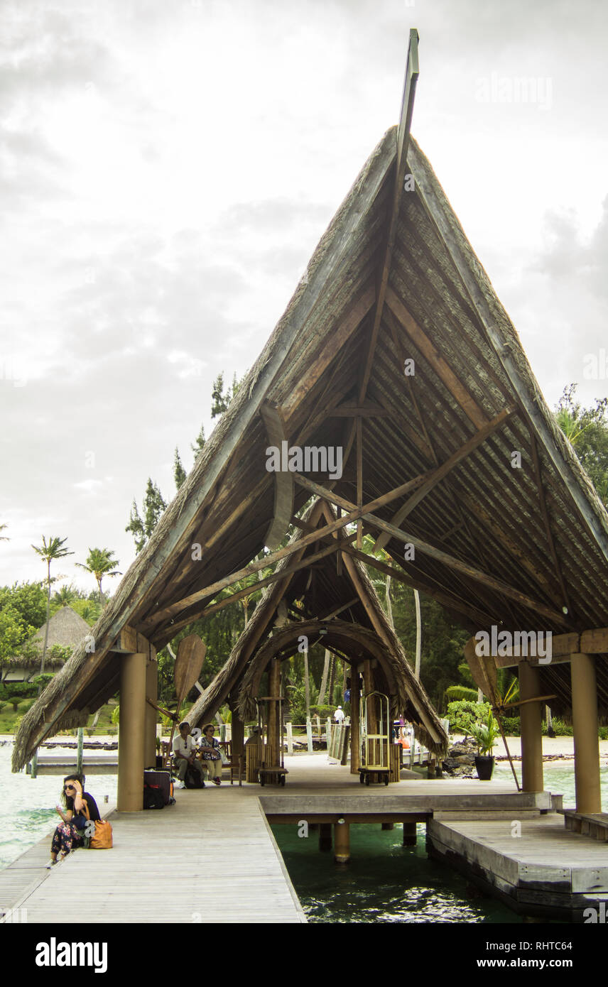 Docking Bay im Pearl Beach Resort in Bora Bora Stockfoto