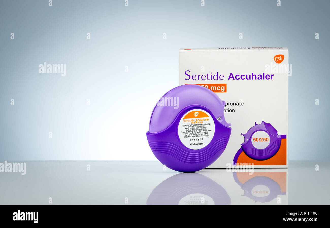 CHONBURI, Thailand - November 28, 2018: Seretide Accuhaler und Verpackung. Asthma accuhaler für die Behandlung von Asthma. Bronchodilatator und Steroide Droge für s Stockfoto