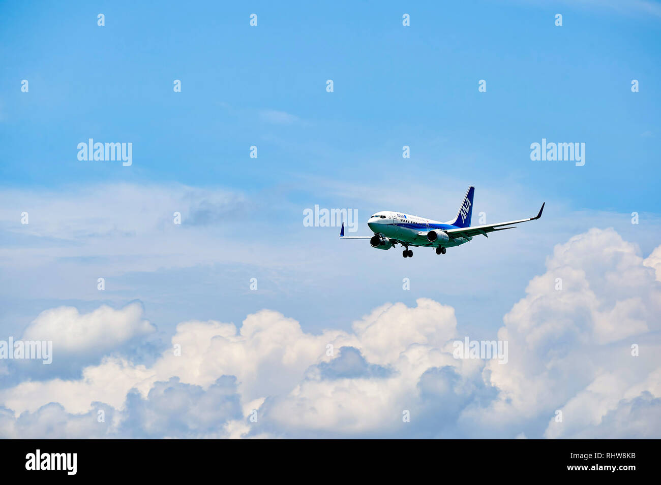 Hongkong - Juni 04, 2015: ANA Flugzeug Landung am Flughafen Hong Kong. All Nippon Airways Co., Ltd., auch als ANA bekannt, ist die größte Fluggesellschaft in Japan Stockfoto